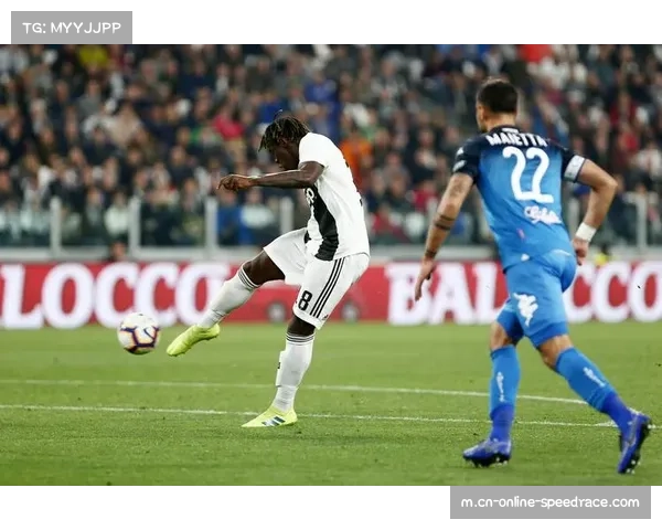 基恩禁区右侧劲射中梁，尤文图斯错失扩大比分良机