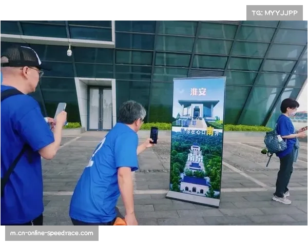 球迷抗议海外赛破坏传统，本地观赛仪式感受冲击