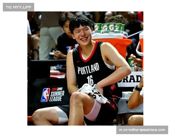 杨瀚森短暂出场遭犯规困扰，新人适应NBA防守强度